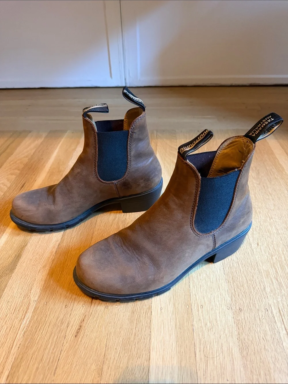 Blundstone Women's Series 1673 Heeled Antique Brown Chelsea Boots - US 9